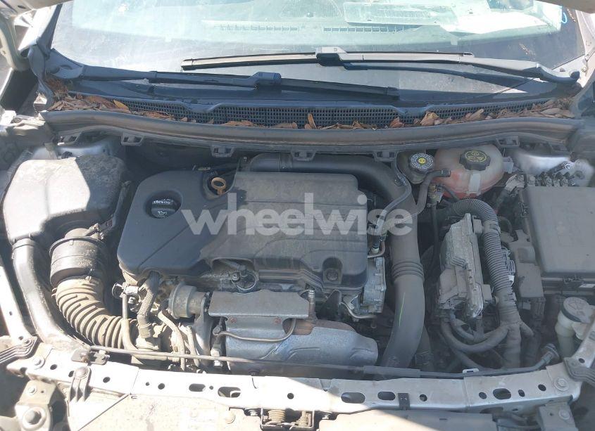 Photo 10 of 2019 Chevrolet Cruze LS (VIN 1G1BC5SM3K7135697)