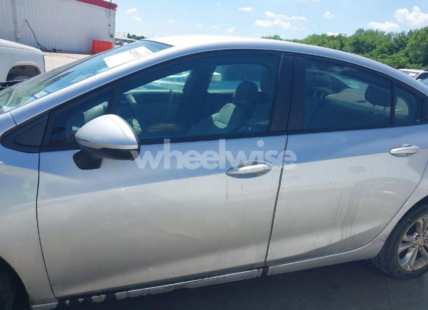 Photo 14 of 2019 Chevrolet Cruze LS (VIN 1G1BC5SM3K7135697)