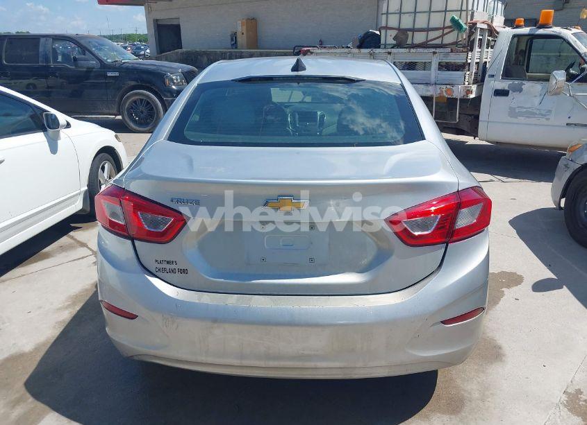 Photo 16 of 2019 Chevrolet Cruze LS (VIN 1G1BC5SM3K7135697)