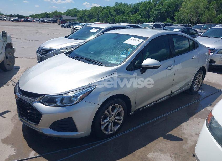 Photo 2 of 2019 Chevrolet Cruze LS (VIN 1G1BC5SM3K7135697)