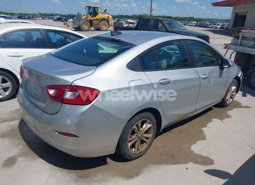 Photo 4 of 2019 Chevrolet Cruze LS (VIN 1G1BC5SM3K7135697)