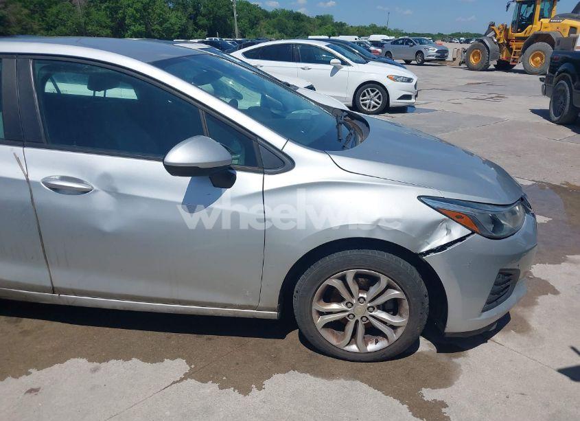 Photo 6 of 2019 Chevrolet Cruze LS (VIN 1G1BC5SM3K7135697)