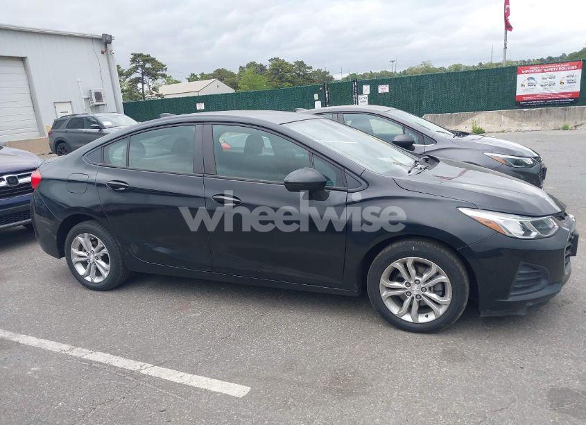 Photo 13 of 2019 Chevrolet Cruze LS (VIN 1G1BC5SM3K7149292)