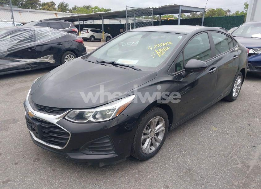 Photo 2 of 2019 Chevrolet Cruze LS (VIN 1G1BC5SM3K7149292)