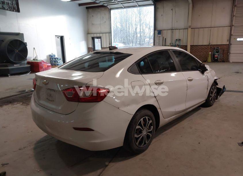 Photo 4 of 2016 Chevrolet Cruze LS AUTO (VIN 1G1BC5SM4G7234889)