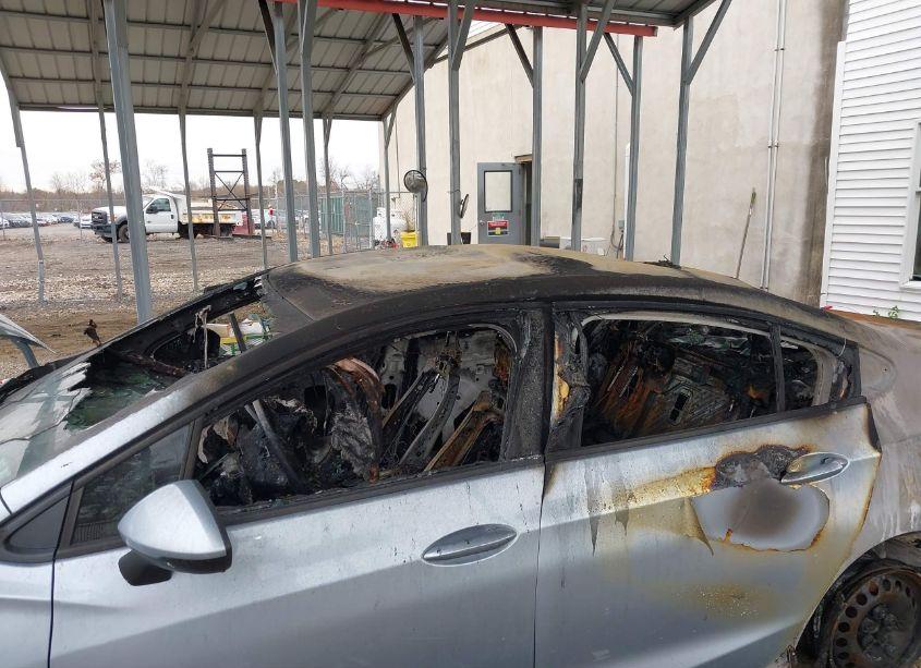 Photo 6 of 2017 Chevrolet Cruze LS AUTO (VIN 1G1BC5SM4H7129755)