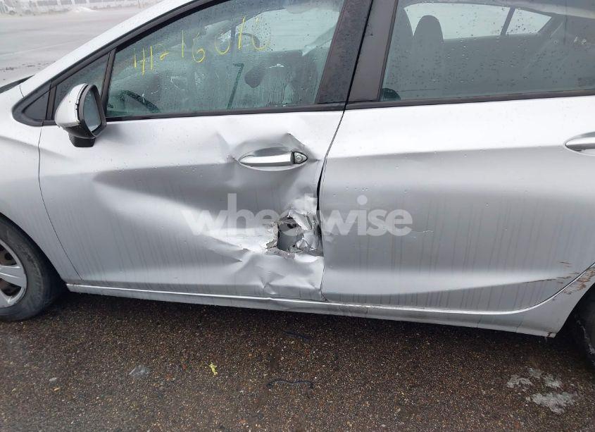 Photo 6 of 2017 Chevrolet Cruze LS AUTO (VIN 1G1BC5SM4H7175375)