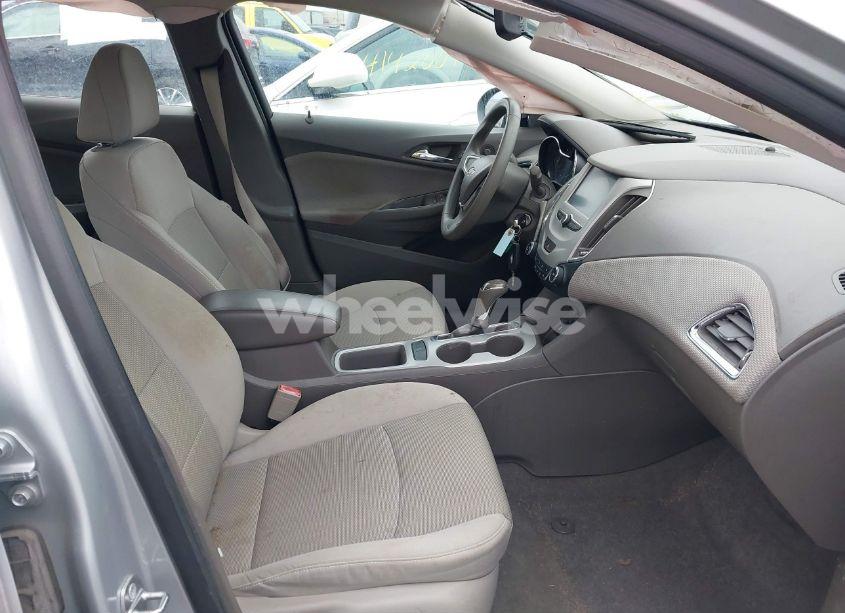 Photo 5 of 2017 Chevrolet Cruze LS AUTO (VIN 1G1BC5SM4H7178485)