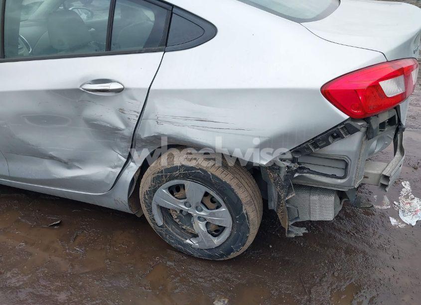 Photo 6 of 2017 Chevrolet Cruze LS AUTO (VIN 1G1BC5SM4H7178485)