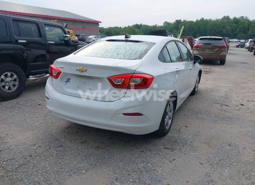 Photo 4 of 2017 Chevrolet Cruze LS AUTO (VIN 1G1BC5SM4H7187378)