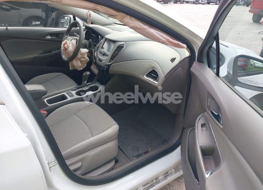 Photo 5 of 2017 Chevrolet Cruze LS AUTO (VIN 1G1BC5SM4H7187378)