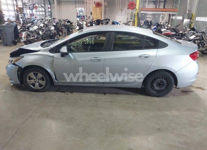 Photo 15 of 2017 Chevrolet Cruze LS AUTO (VIN 1G1BC5SM4H7216586)
