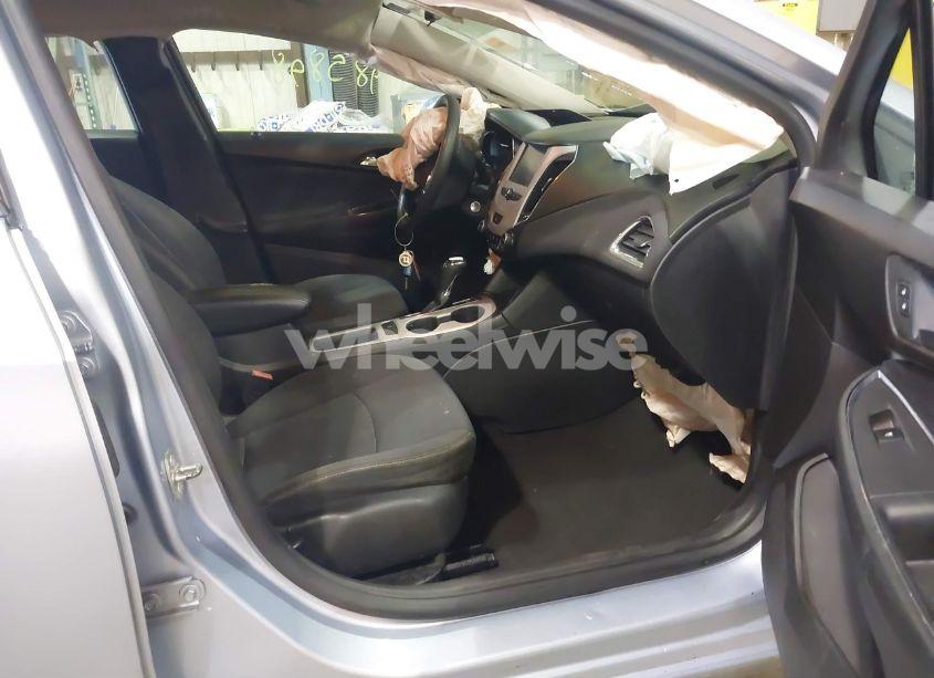 Photo 5 of 2017 Chevrolet Cruze LS AUTO (VIN 1G1BC5SM4H7216586)