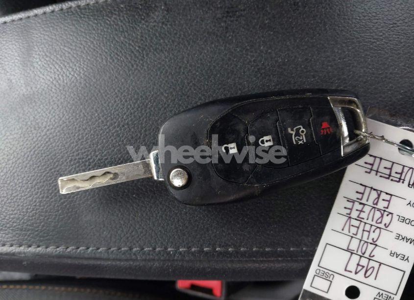 Photo 11 of 2017 Chevrolet Cruze LS AUTO (VIN 1G1BC5SM4H7272544)