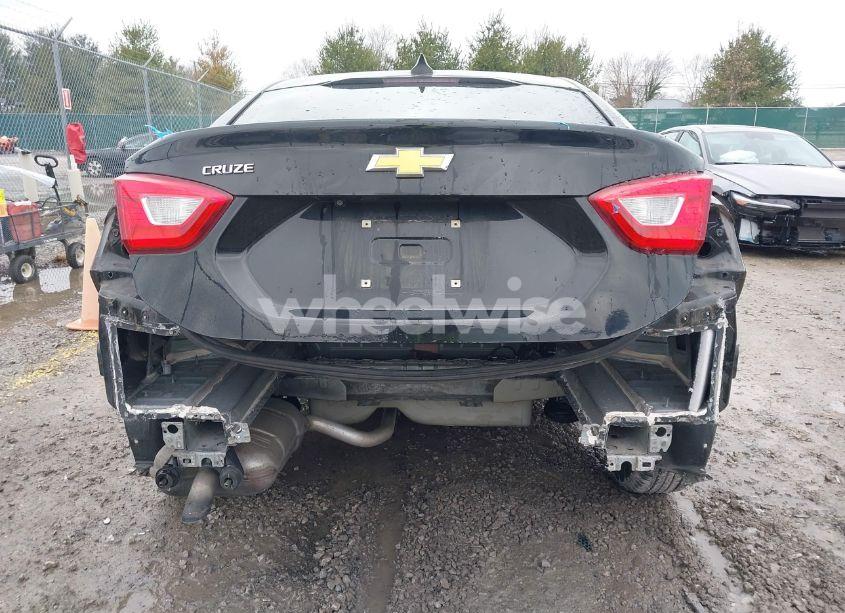 Photo 6 of 2017 Chevrolet Cruze LS AUTO (VIN 1G1BC5SM4H7272544)