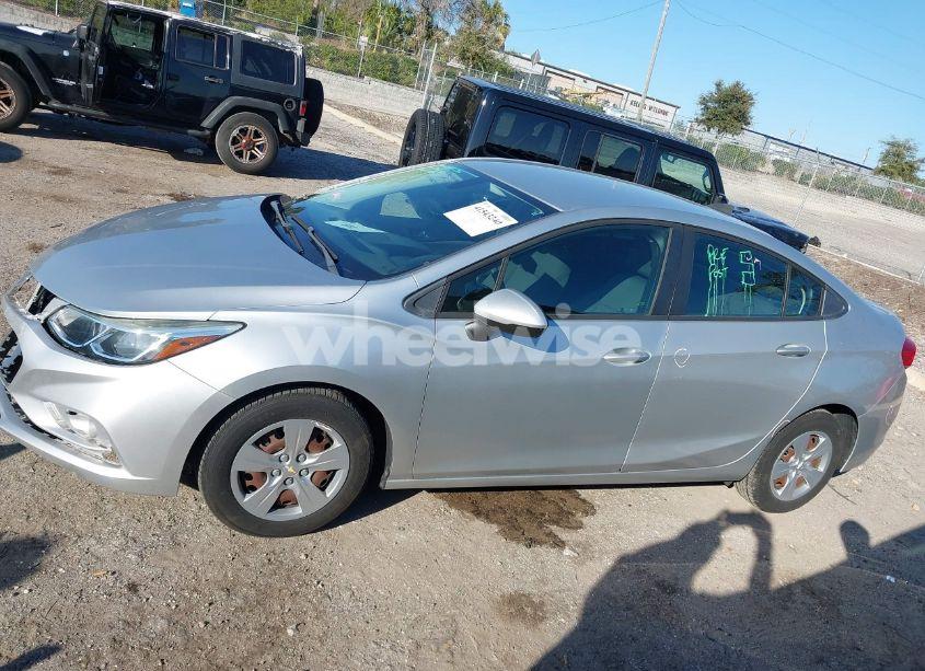 Photo 14 of 2018 Chevrolet Cruze LS AUTO (VIN 1G1BC5SM4J7154998)