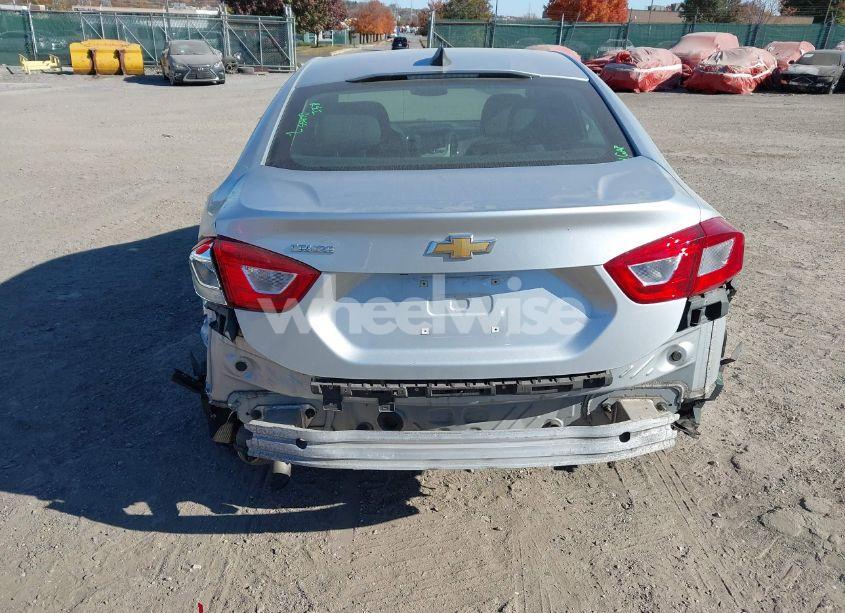 Photo 17 of 2018 Chevrolet Cruze LS AUTO (VIN 1G1BC5SM4J7168206)