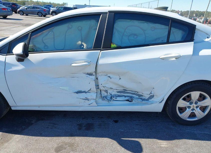 Photo 6 of 2018 Chevrolet Cruze LS AUTO (VIN 1G1BC5SM4J7196040)