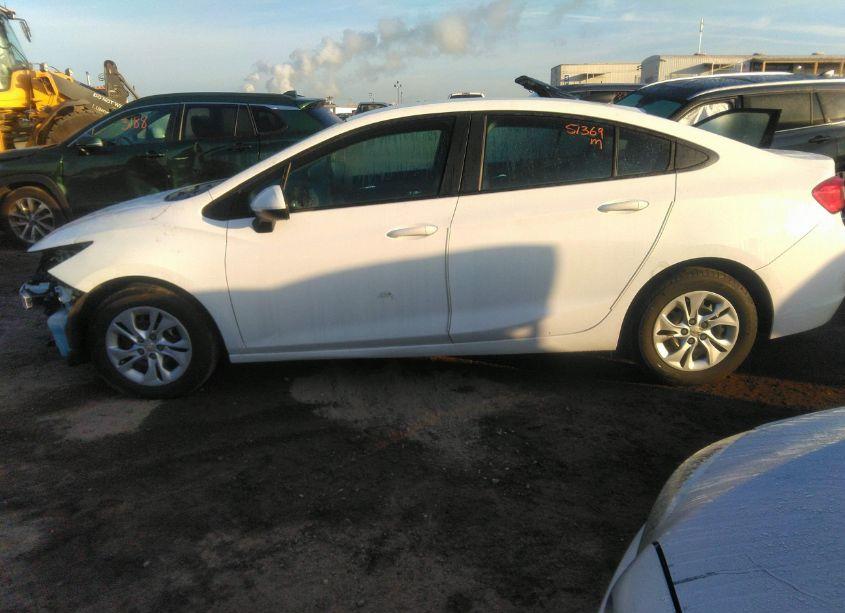 Photo 15 of 2019 Chevrolet Cruze LS (VIN 1G1BC5SM4K7119525)