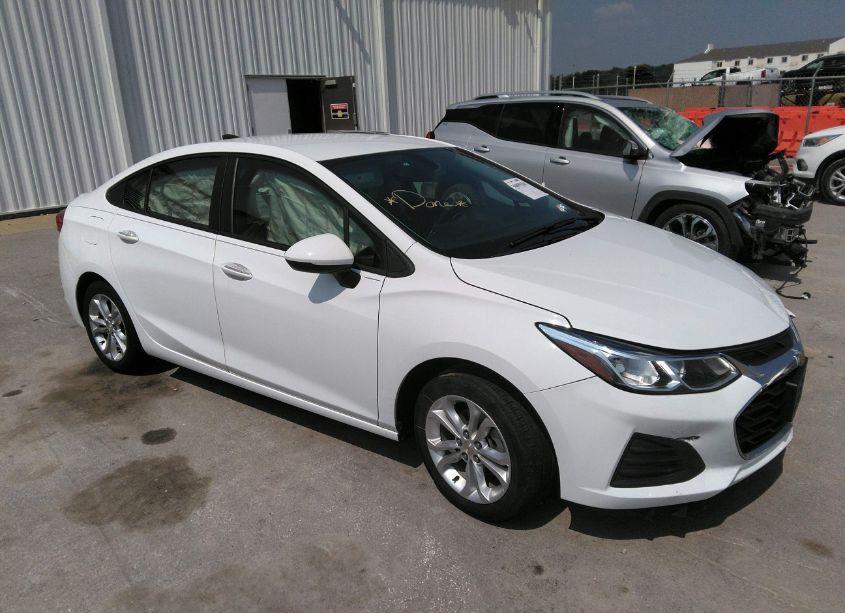 2019 Chevrolet Cruze LS (VIN 1G1BC5SM4K7129715) main photo