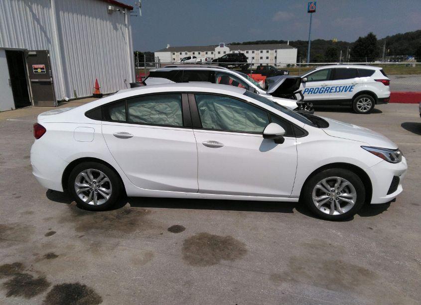 Photo 13 of 2019 Chevrolet Cruze LS (VIN 1G1BC5SM4K7129715)