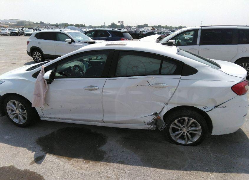 Photo 14 of 2019 Chevrolet Cruze LS (VIN 1G1BC5SM4K7129715)