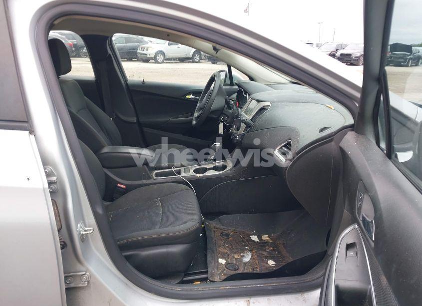 Photo 5 of 2016 Chevrolet Cruze LS AUTO (VIN 1G1BC5SM5G7289156)