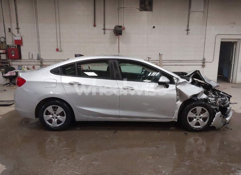 Photo 13 of 2017 Chevrolet Cruze LS AUTO (VIN 1G1BC5SM5H7104010)