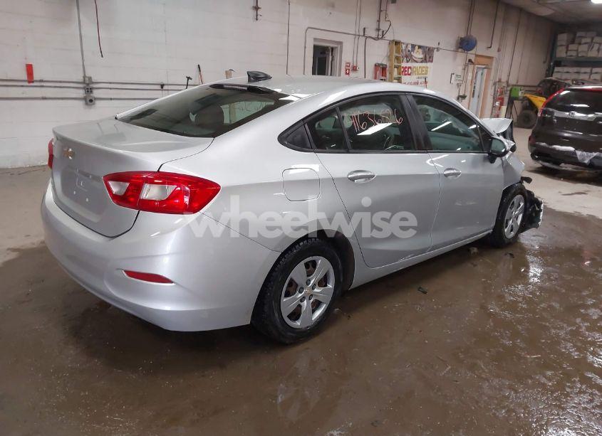 Photo 4 of 2017 Chevrolet Cruze LS AUTO (VIN 1G1BC5SM5H7104010)