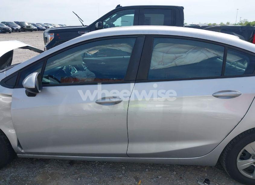 Photo 14 of 2017 Chevrolet Cruze LS AUTO (VIN 1G1BC5SM5H7107196)