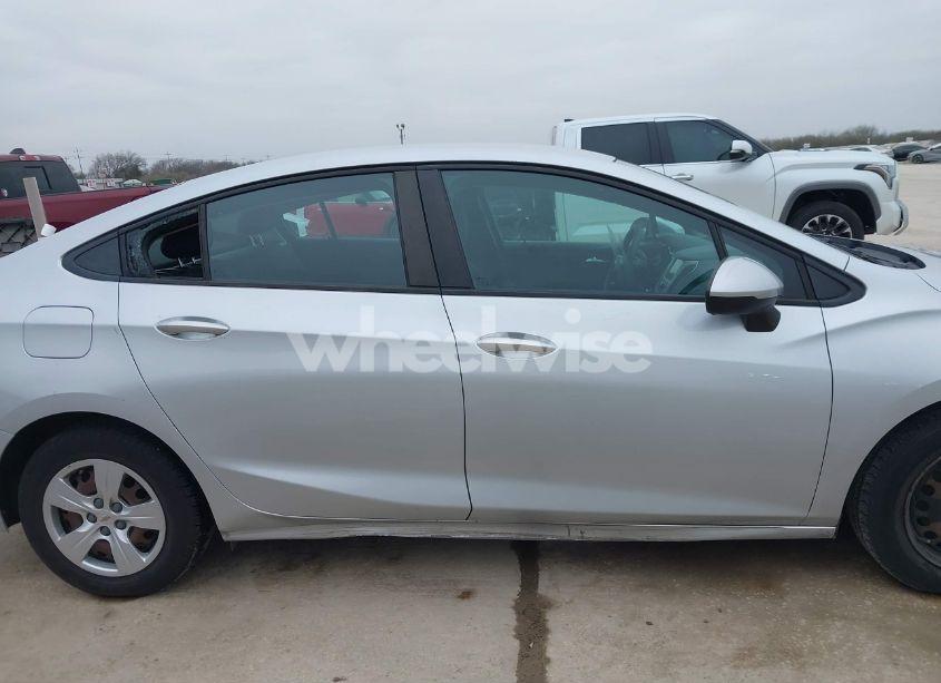 Photo 13 of 2017 Chevrolet Cruze LS AUTO (VIN 1G1BC5SM5H7121910)