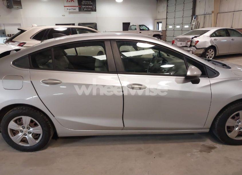 Photo 13 of 2017 Chevrolet Cruze LS AUTO (VIN 1G1BC5SM5H7134866)