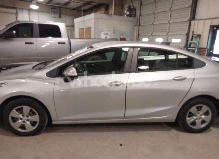 Photo 14 of 2017 Chevrolet Cruze LS AUTO (VIN 1G1BC5SM5H7134866)