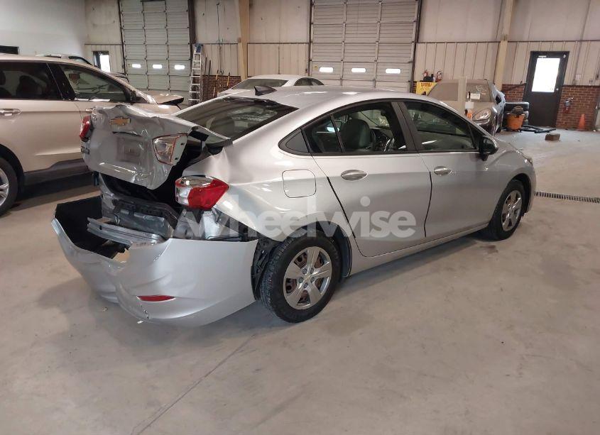 Photo 4 of 2017 Chevrolet Cruze LS AUTO (VIN 1G1BC5SM5H7134866)