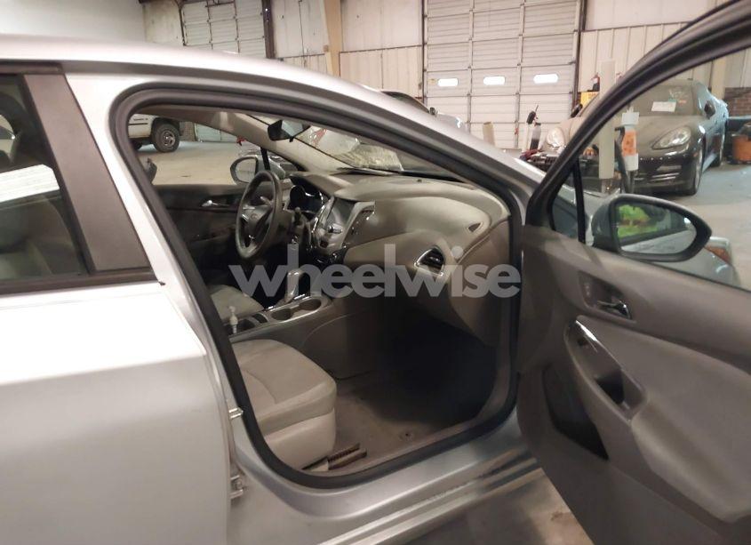 Photo 5 of 2017 Chevrolet Cruze LS AUTO (VIN 1G1BC5SM5H7134866)