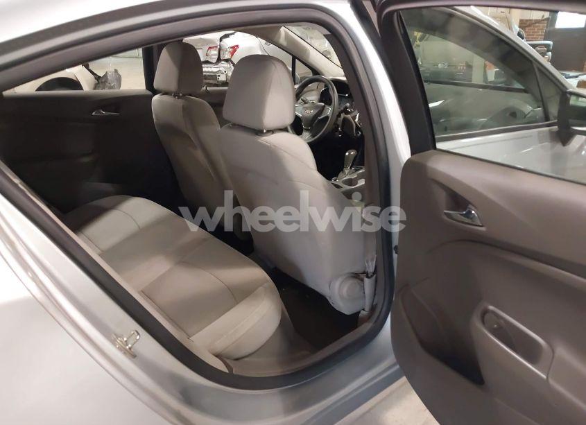 Photo 8 of 2017 Chevrolet Cruze LS AUTO (VIN 1G1BC5SM5H7134866)