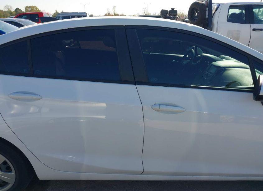 Photo 13 of 2018 Chevrolet Cruze LS AUTO (VIN 1G1BC5SM5J7103591)