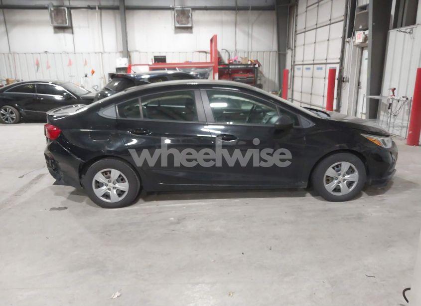 Photo 13 of 2018 Chevrolet Cruze LS AUTO (VIN 1G1BC5SM5J7126109)