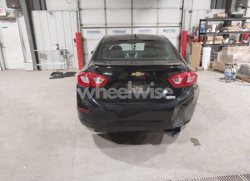 Photo 16 of 2018 Chevrolet Cruze LS AUTO (VIN 1G1BC5SM5J7126109)