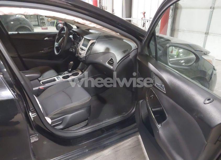 Photo 5 of 2018 Chevrolet Cruze LS AUTO (VIN 1G1BC5SM5J7126109)