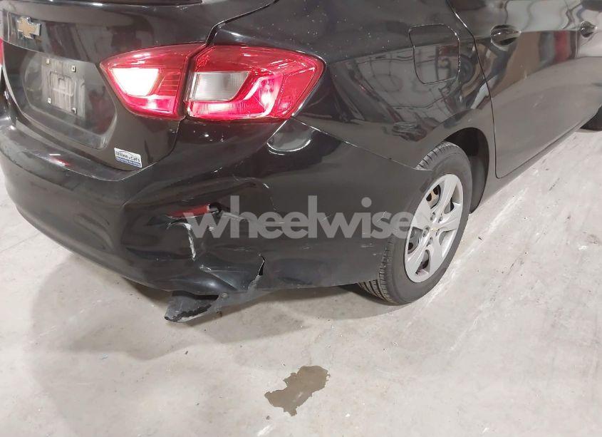 Photo 6 of 2018 Chevrolet Cruze LS AUTO (VIN 1G1BC5SM5J7126109)