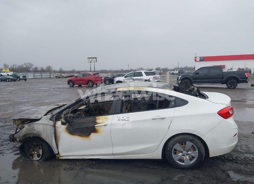 Photo 13 of 2018 Chevrolet Cruze LS AUTO (VIN 1G1BC5SM5J7140575)