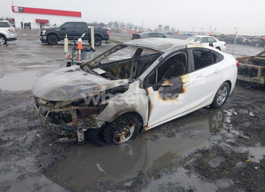 Photo 2 of 2018 Chevrolet Cruze LS AUTO (VIN 1G1BC5SM5J7140575)