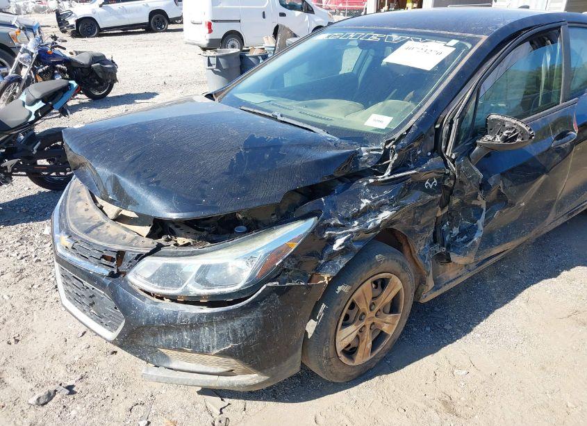 Photo 6 of 2018 Chevrolet Cruze LS AUTO (VIN 1G1BC5SM5J7148885)