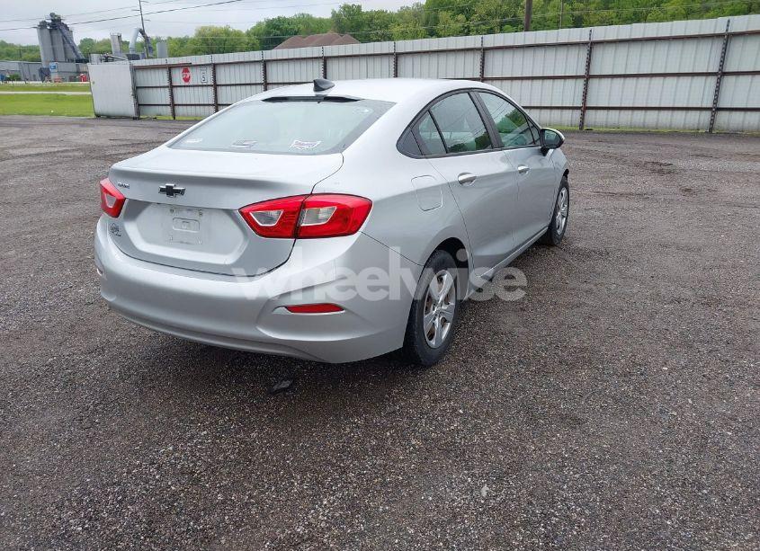Photo 4 of 2018 Chevrolet Cruze LS AUTO (VIN 1G1BC5SM5J7202671)