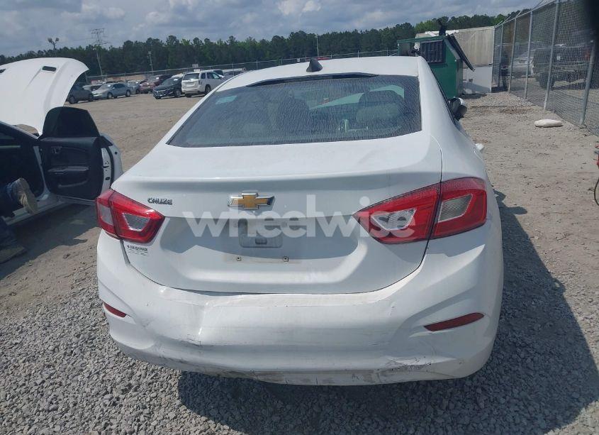 Photo 16 of 2018 Chevrolet Cruze LS AUTO (VIN 1G1BC5SM5J7209572)