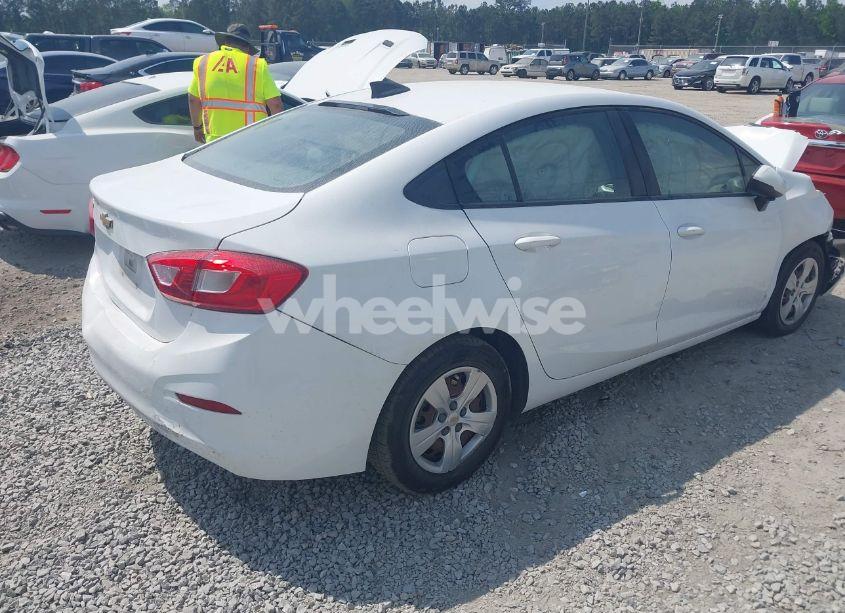 Photo 4 of 2018 Chevrolet Cruze LS AUTO (VIN 1G1BC5SM5J7209572)
