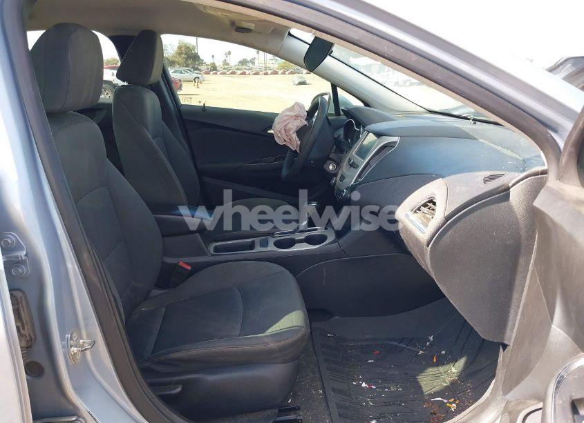 Photo 5 of 2018 Chevrolet Cruze LS AUTO (VIN 1G1BC5SM5J7233399)