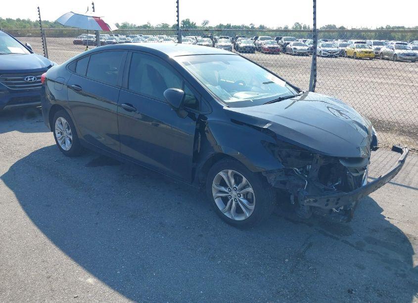 2019 Chevrolet Cruze LS (VIN 1G1BC5SM5K7108985) main photo