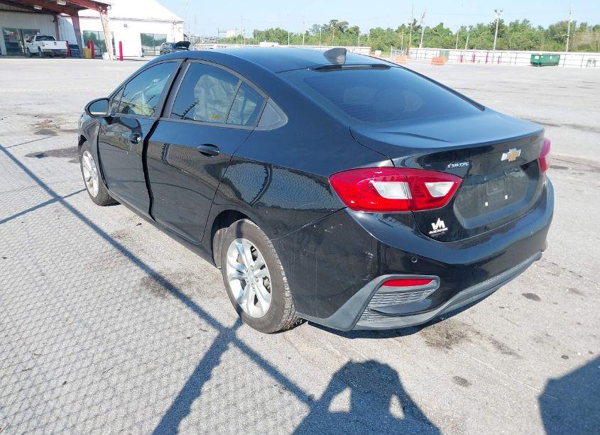 Photo 3 of 2019 Chevrolet Cruze LS (VIN 1G1BC5SM5K7108985)